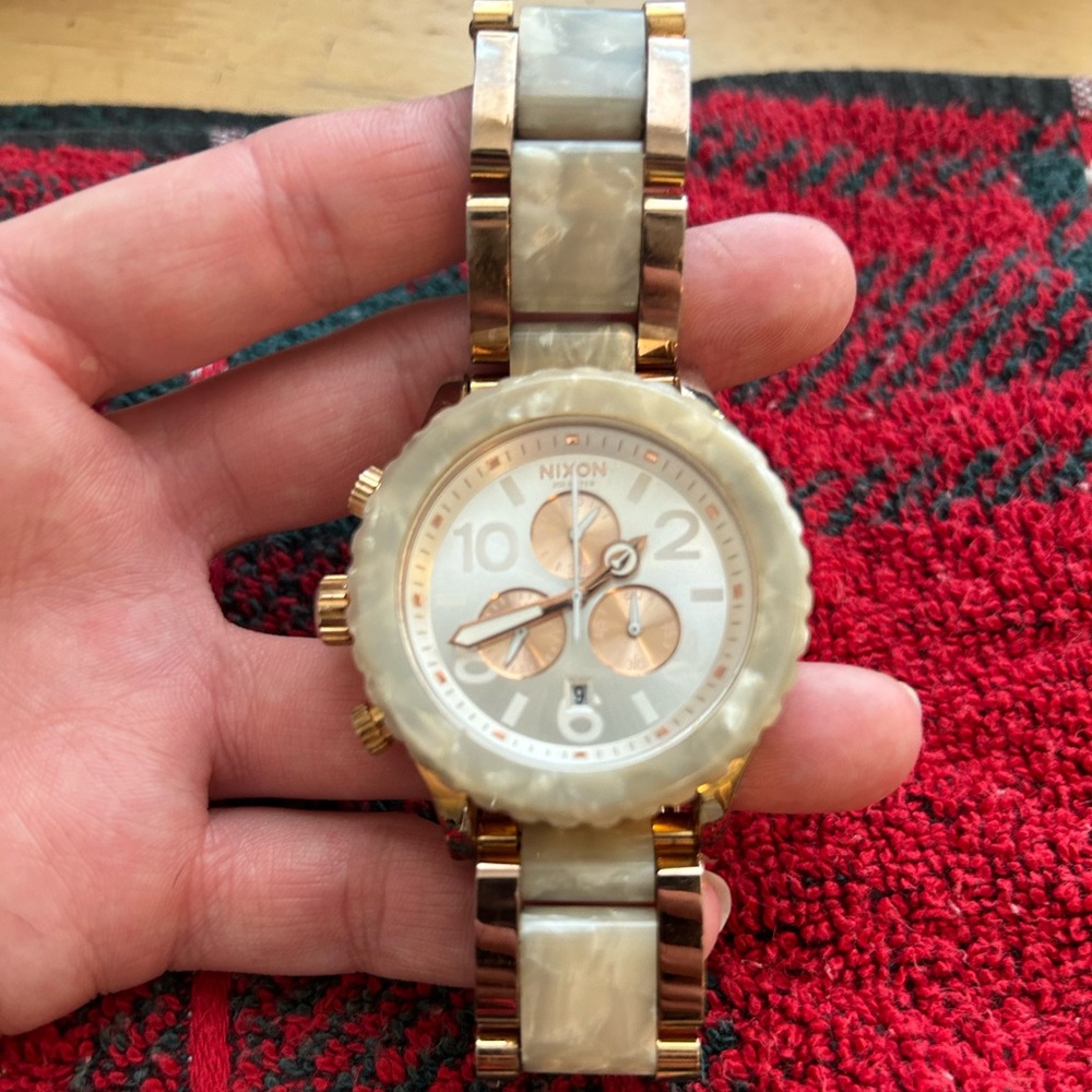 NIXON Rose gold/quartz chrono watch - Picture 1 of 4